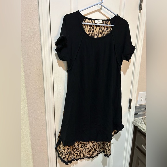Umgee Dresses & Skirts - Umgee Black dress with Leopard Print Accent